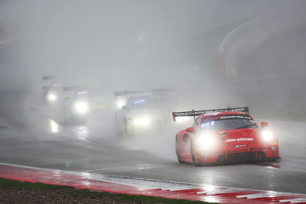 Mikkel O. Pedersens seneste GT World-deltagelse var en udfordring med masser af regn pp Circuit de Catalunya.
(Foto: SRO - JEP)